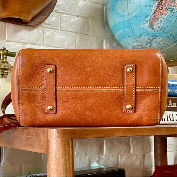 Vintage Dooney & Bourke Florentine Leather Laurel Crossbody Bag Purse - Picture 11 of 16